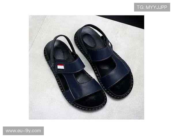 创新随身软壳足球衣设计引领运动时尚潮流舒适与功能并存